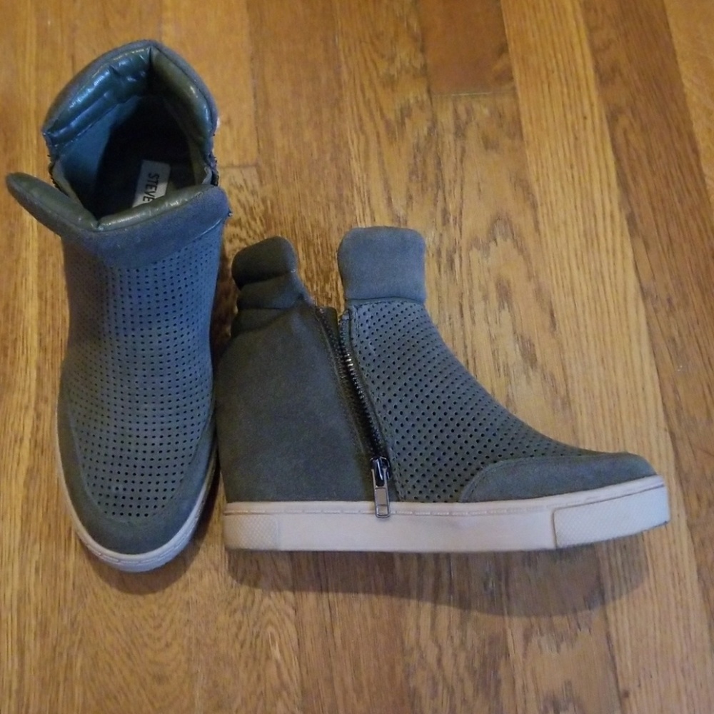 Wedge sneakers